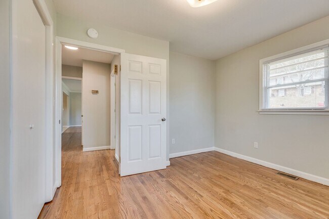 Building Photo - 606 Pine Ridge Rd