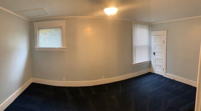 Building Photo - Two Bedroom Victorian Home For Rent in the Brooklyn Neighborhood!