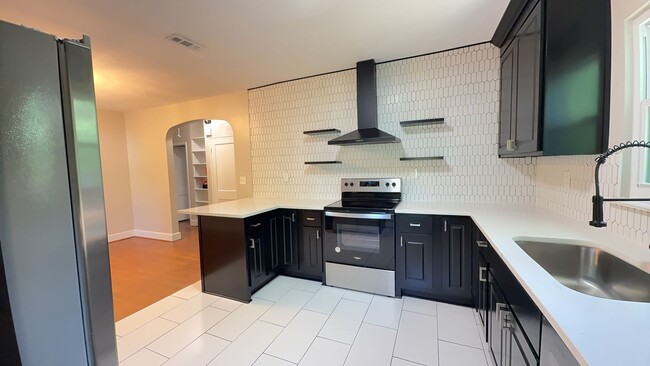Building Photo - Charming 2BR with Sunroom, Hardwood Floors & Lawn Care Included