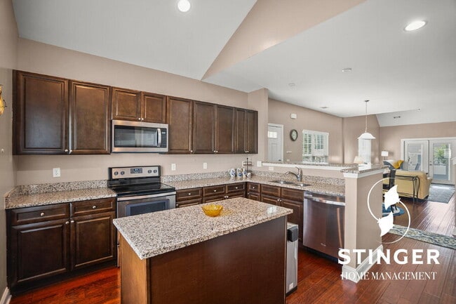 Building Photo - 301 Dante Cir