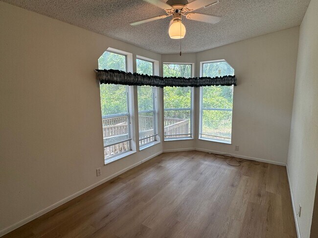 Building Photo - 2 Bedroom / 2 Bath Mobile Home with Office/Flex Space – Suwannee County (16th Street)