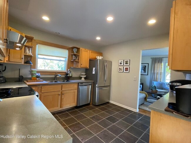 Building Photo - 37 Garage Place Rd