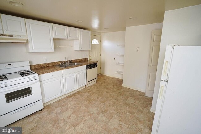 Building Photo - 401 Newton Terrace