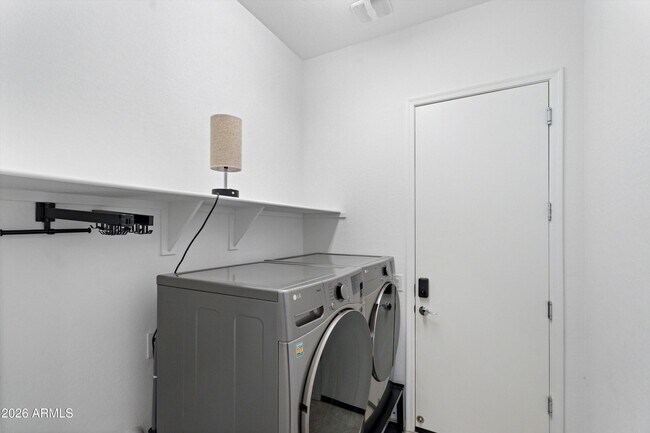 Building Photo - 10812 E Tesla Ave