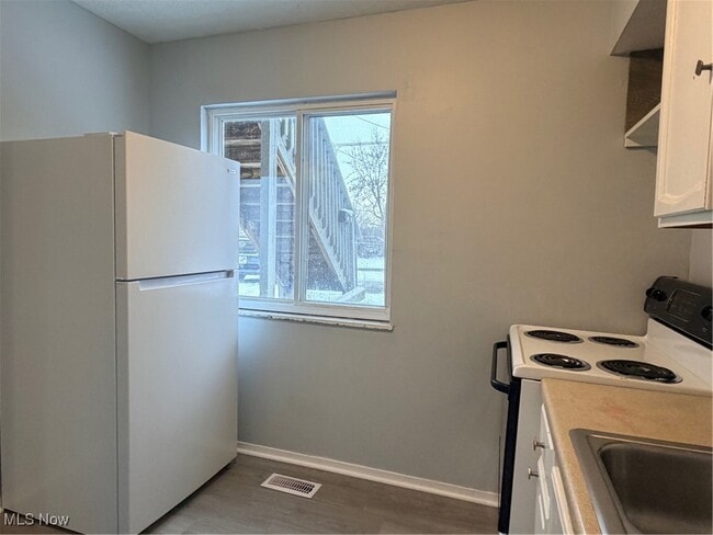 Building Photo - 2045 20th St SW