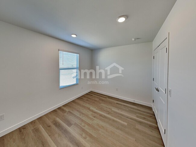 Building Photo - 9562 E Friedel Dr