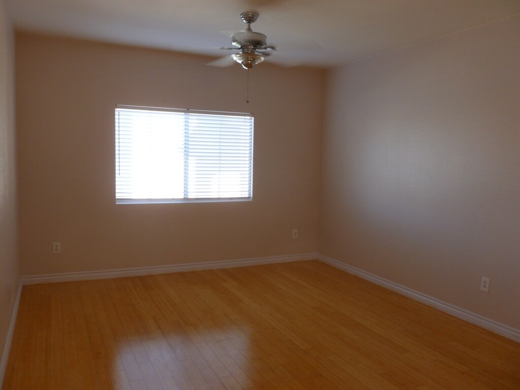 Building Photo - 3400 Cabana Dr