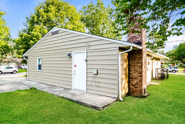 Building Photo - 1408 Lillian Ln