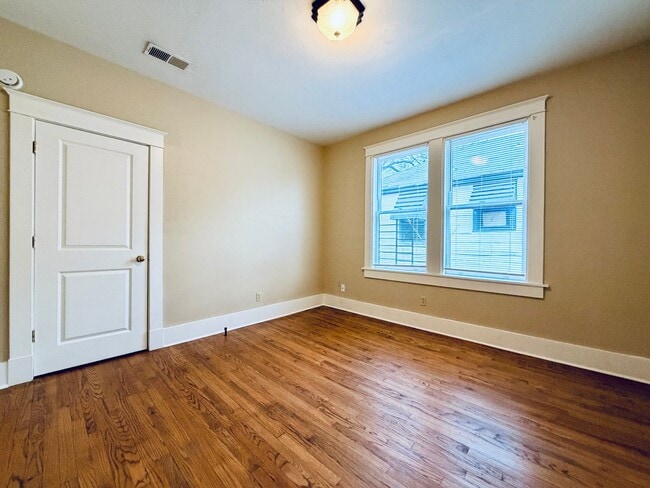 Building Photo - 831 Maury St