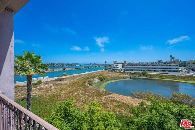 Building Photo - 6220 Pacific Ave