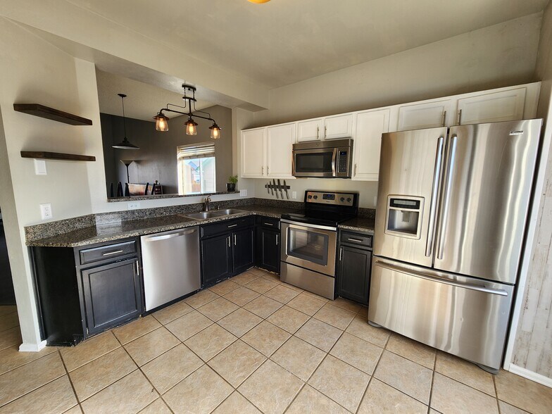 Building Photo - 1512 Coolcrest Dr