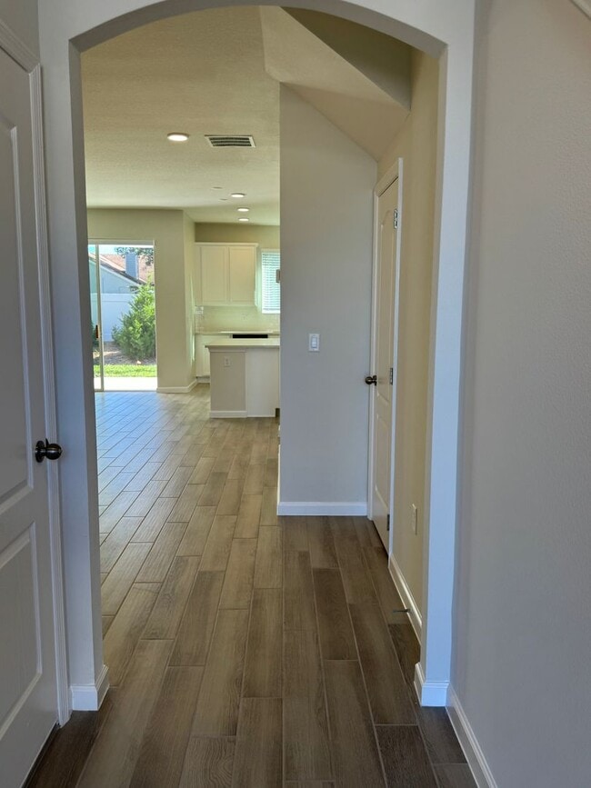 Building Photo - GATED 3 BEDROOM, 2.5 BATHROOM IN OVIEDO