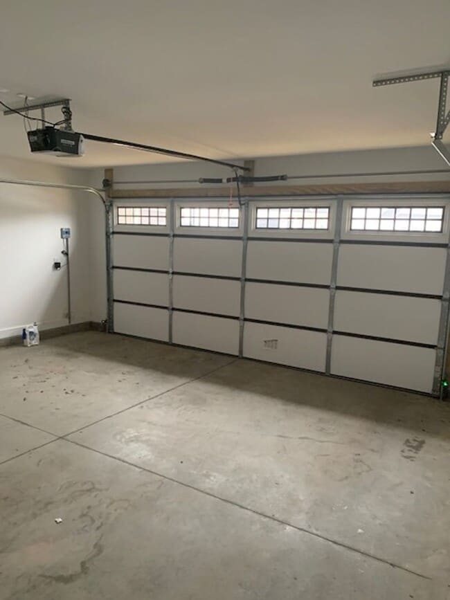 Building Photo - Single Family Home