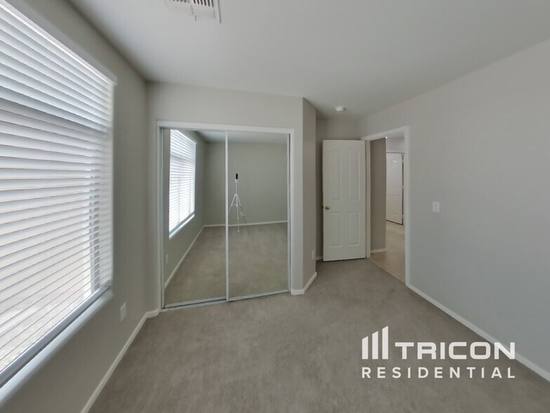 Building Photo - 8053 N 109th Ln