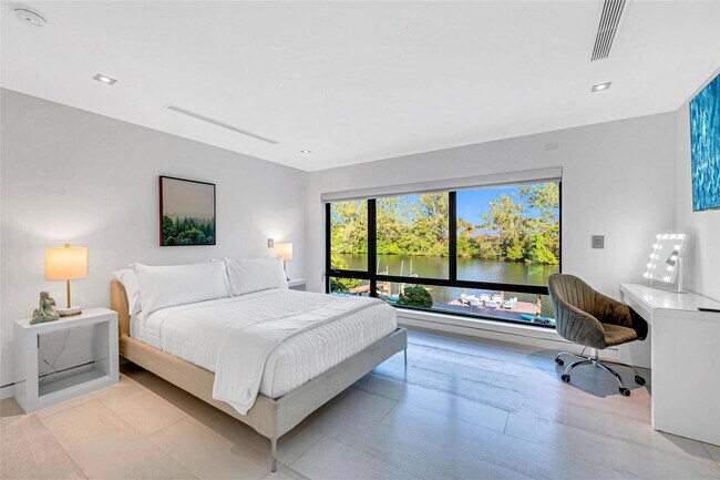 Building Photo - 1430 S Ocean Dr