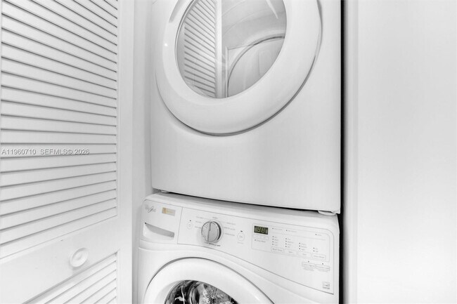 Building Photo - 488 NE 18th St