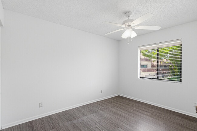 Building Photo - 5530 Coach House Cir