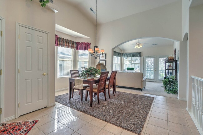 Building Photo - Fully Furnished Home. All utilities includ...