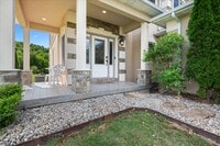 Building Photo - 200 Crooked Creek Dr