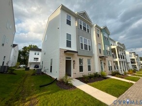 Building Photo - 15363 Sunray Aly