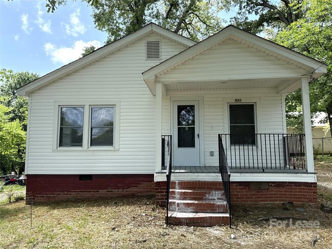 Primary Photo - 831 Cason St