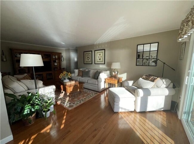 Building Photo - 41 Bullocks Point Ave