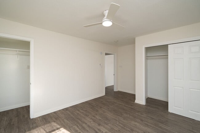 Building Photo - COZY 2 BED 1 BATH UPSTAIRS UNIT