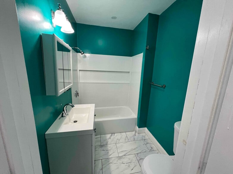 Building Photo - 267 Sargeant St