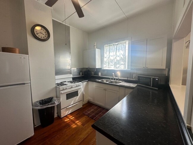 Building Photo - Salem Charm!