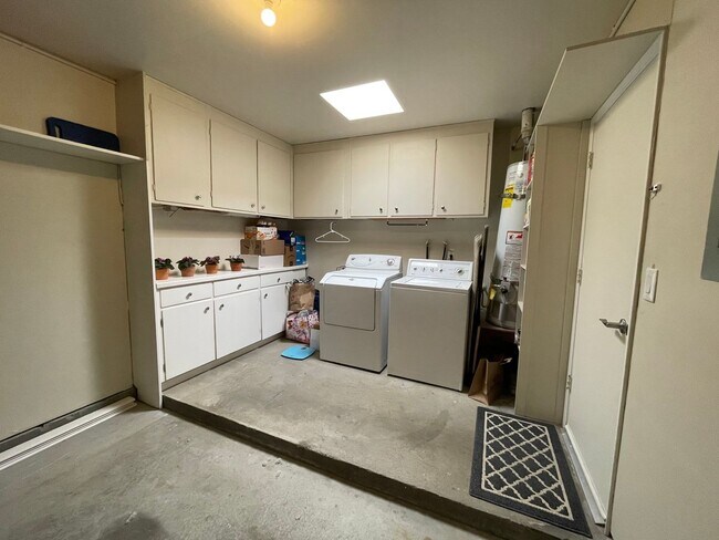 Building Photo - Rio Del Mar Condo - 2bed/2bath + den