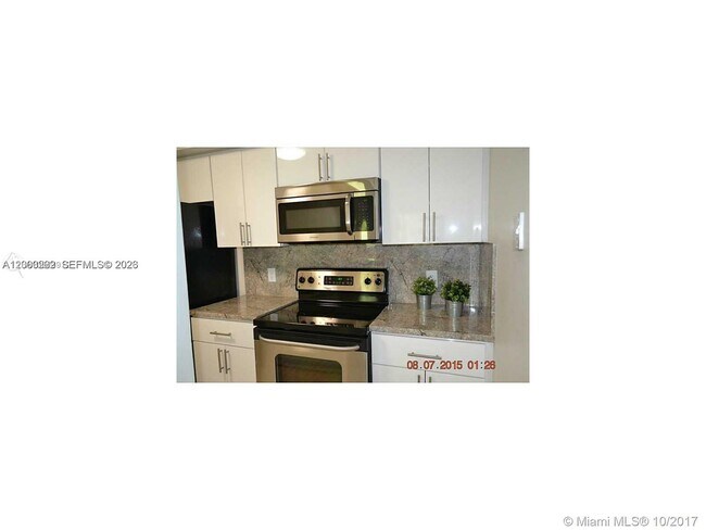 Building Photo - 620 S Park Rd