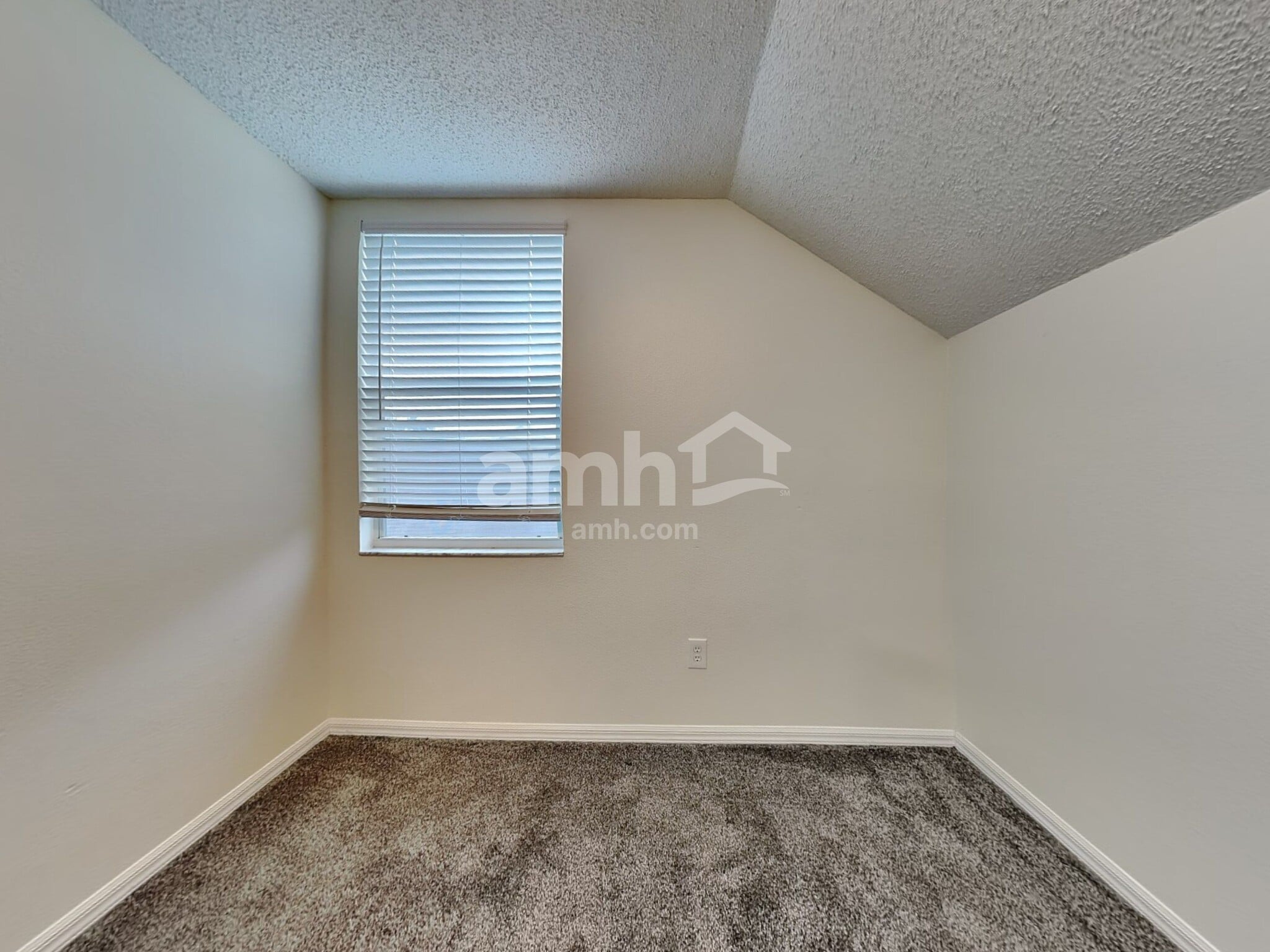 Building Photo - 1410 Dew Bloom Rd