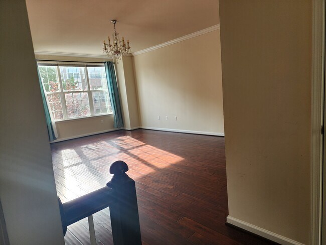 Living Room - 7013 Southmoor St