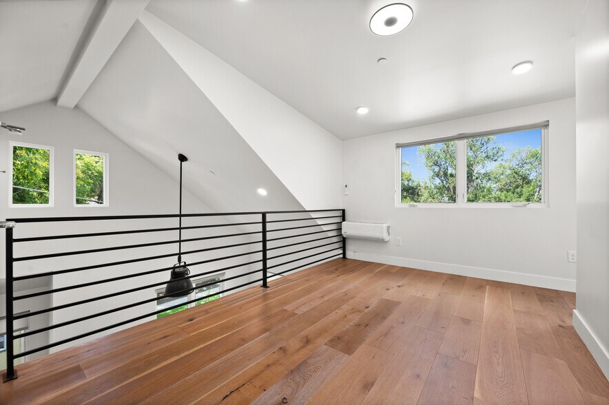 Building Photo - 810 E 800 S