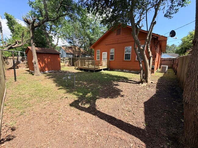 Building Photo - 508 Forrest St