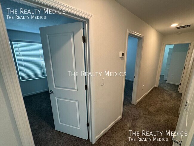 Building Photo - 554 Jett Ln