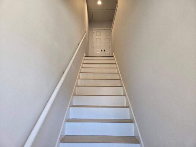 Building Photo - 3 Bedroom 2.5 Bath Townhome located in Valdosta, GA Minutes from Moody