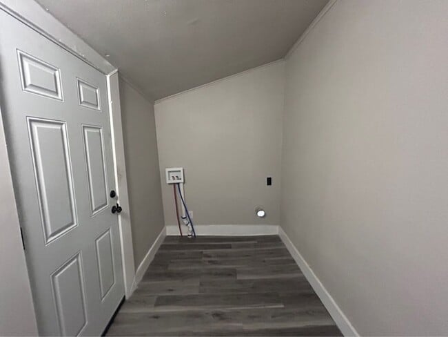 Building Photo - 1710 W 15th St