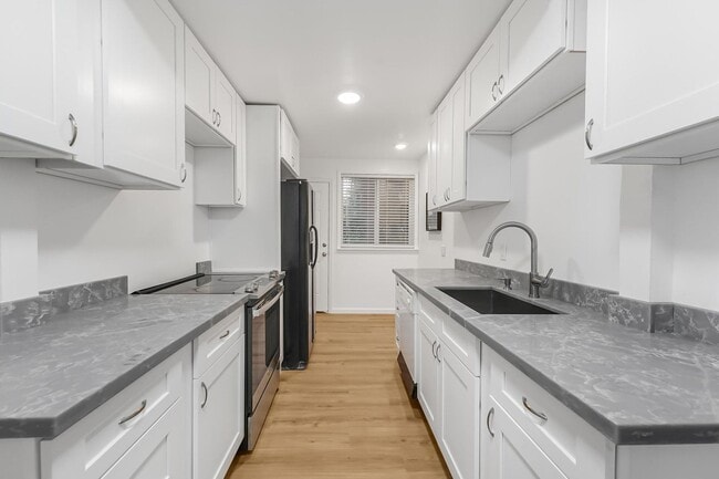 Building Photo - Fully Renovated & Very | Huge Yard | New HVAC | Lease w/ Option to Buy