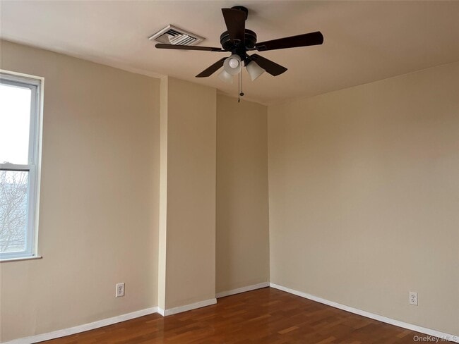 Building Photo - 400 Jericho Tpke