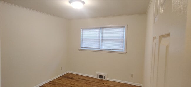 Building Photo - 1350 N Kings Dr