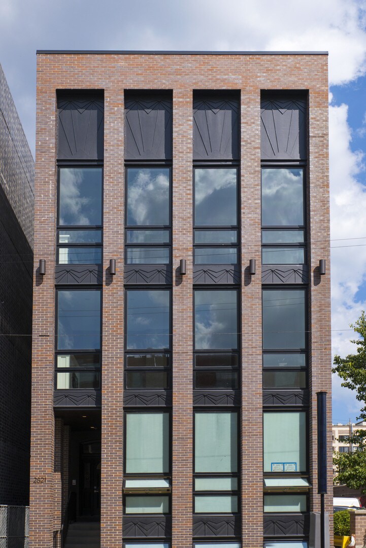 Building Photo - 2821 N Halsted St