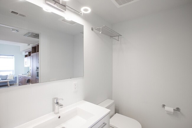 Building Photo - 2 Bed/2 Bath  Modern Condo in the Heart of Adams Morgan