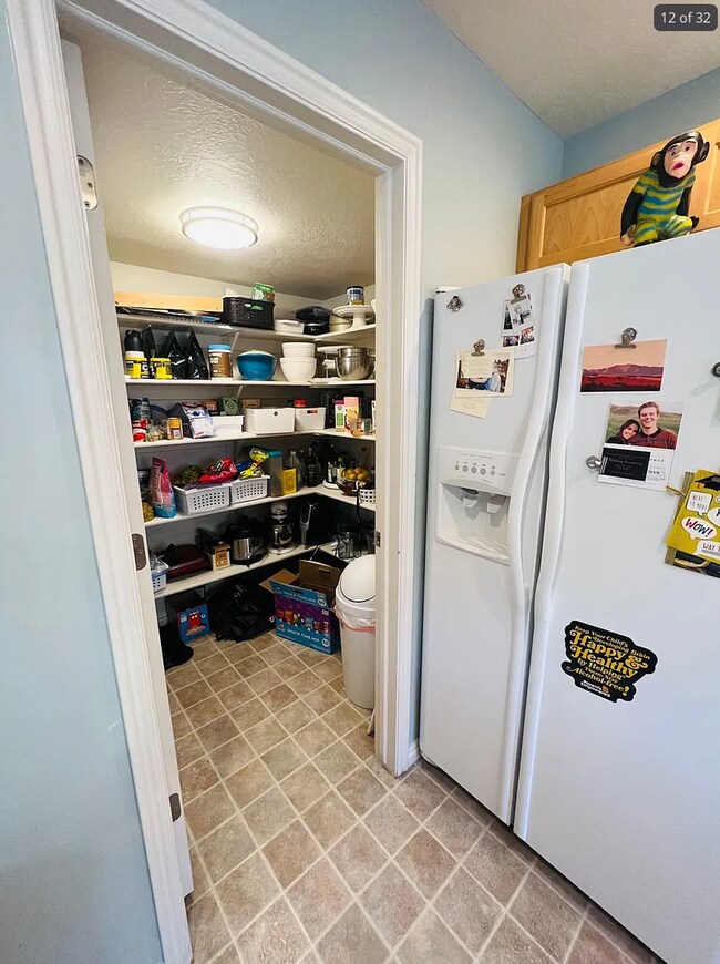 Building Photo - Spacious End-Row Townhome