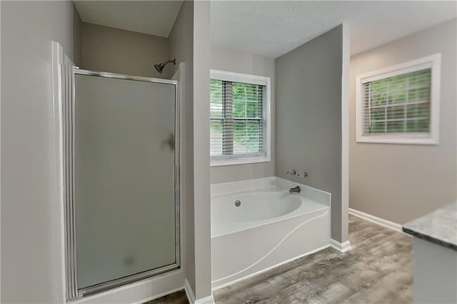 Building Photo - 142 Hartwood Dr