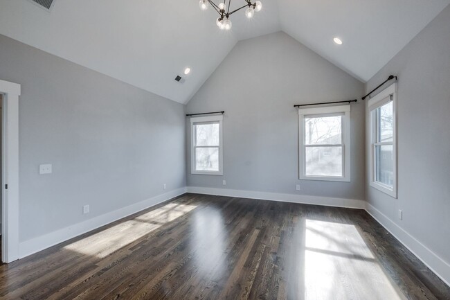 Building Photo - Lovely 3BE/3modern farmhouse is a sheer de...