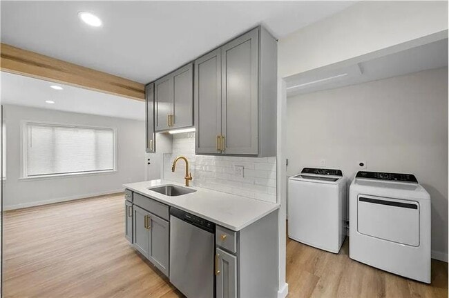 Building Photo - 13410 Wainfleet Ave