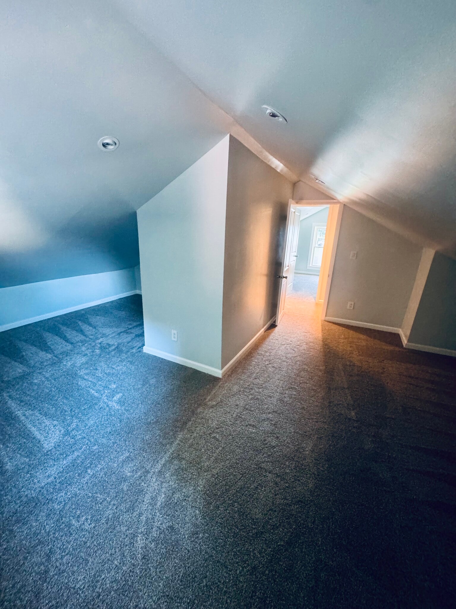 Building Photo - 514 E 9th St