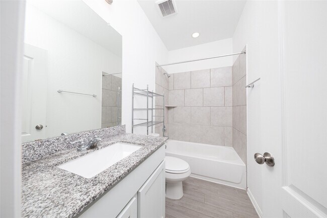 Building Photo - 31206 Whitfield Ct