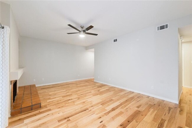 Building Photo - 4711 Spicewood Springs Rd